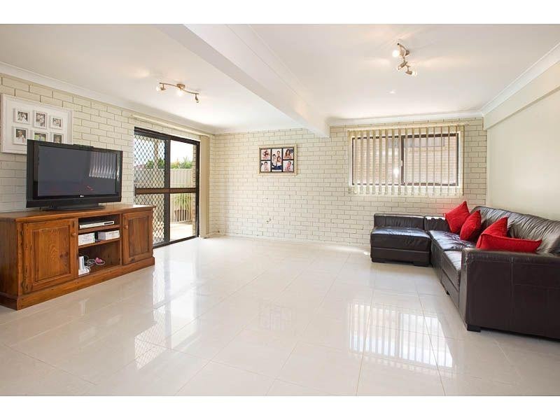 18 Remsen Street, Wishart QLD 4122