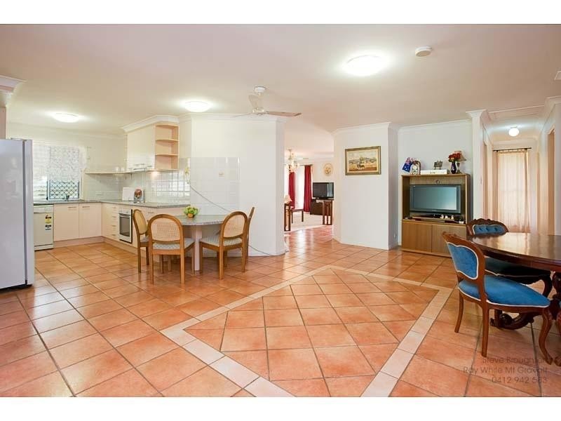 3 Hythe Street, Mansfield QLD 4122