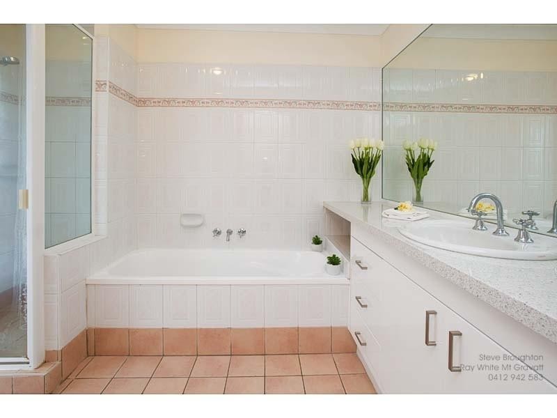 3 Hythe Street, Mansfield QLD 4122