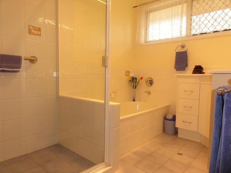 1 Vienna Place, Wishart QLD 4122