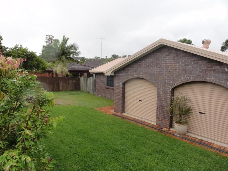 11 Madrid Court, Wishart QLD 4122