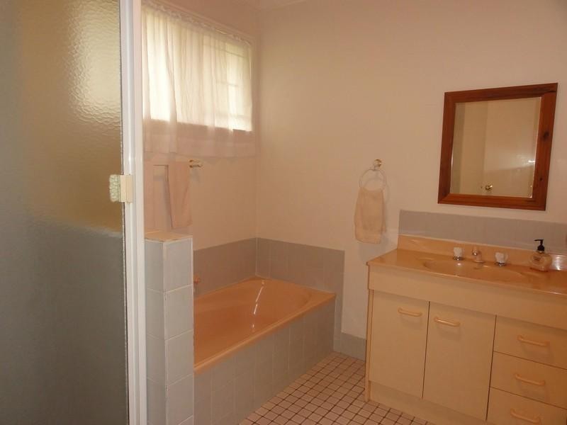 11 Madrid Court, Wishart QLD 4122