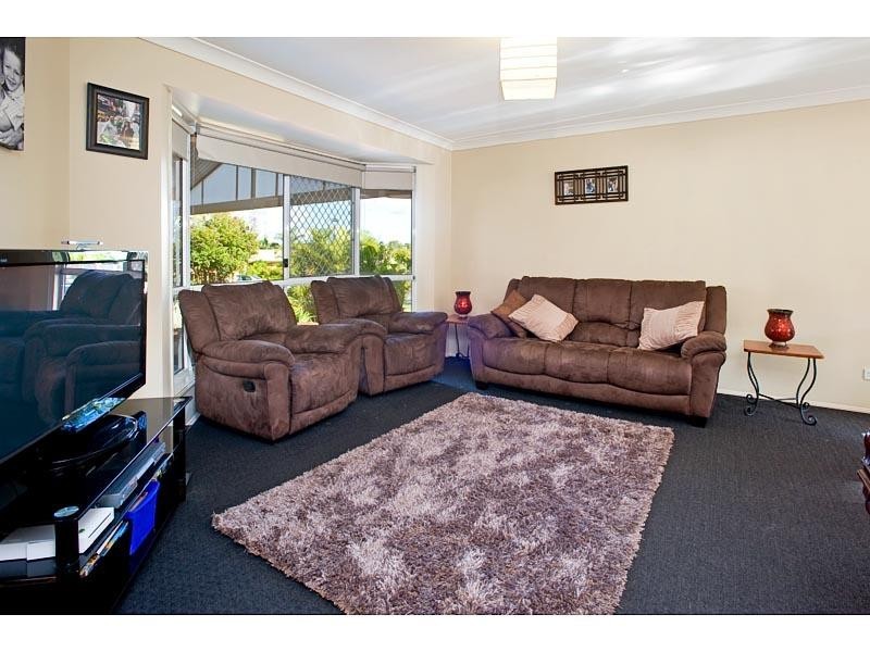 17 Parakeet Close, Wishart QLD 4122