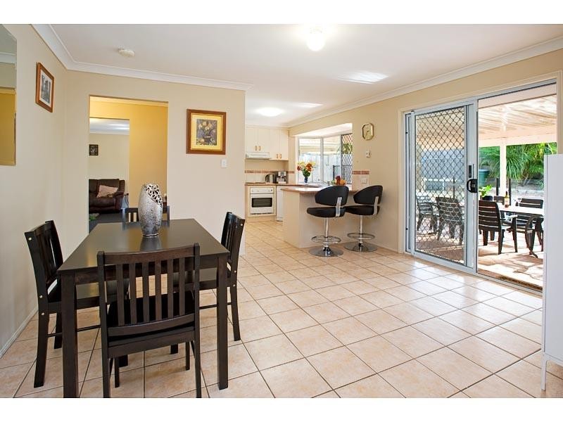 17 Parakeet Close, Wishart QLD 4122