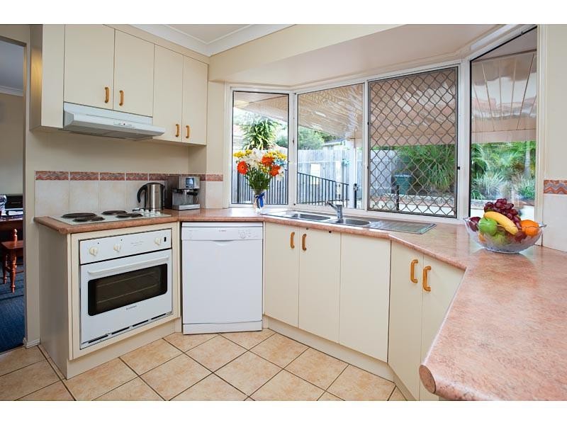 17 Parakeet Close, Wishart QLD 4122