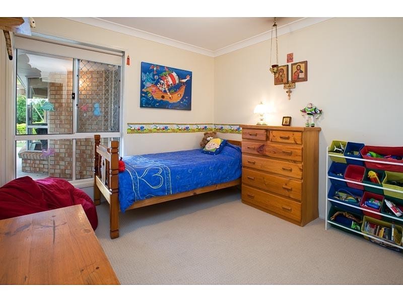 17 Parakeet Close, Wishart QLD 4122