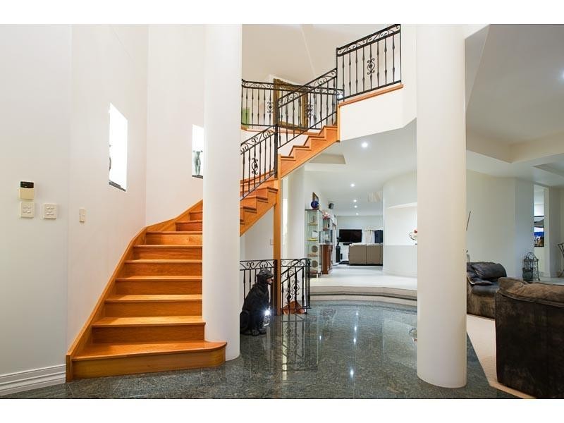 35 Holborn Crescent, Carindale QLD 4152