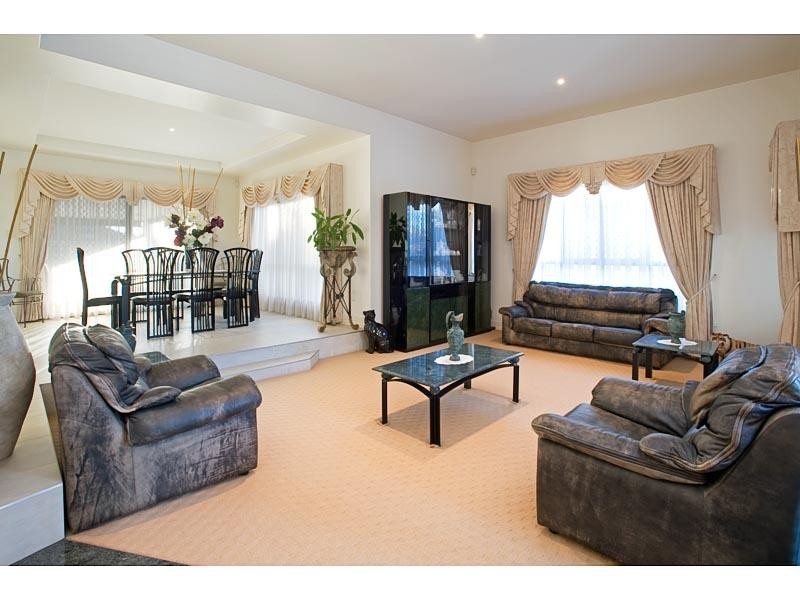 35 Holborn Crescent, Carindale QLD 4152