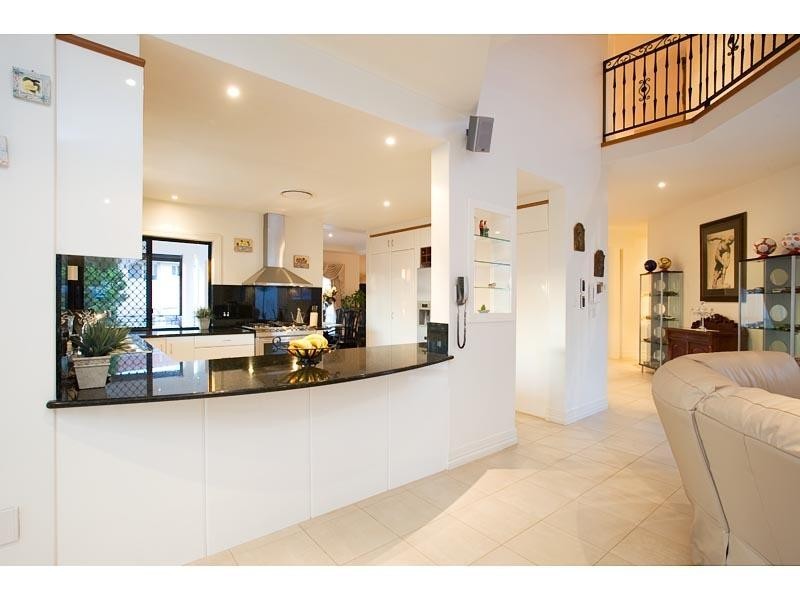 35 Holborn Crescent, Carindale QLD 4152