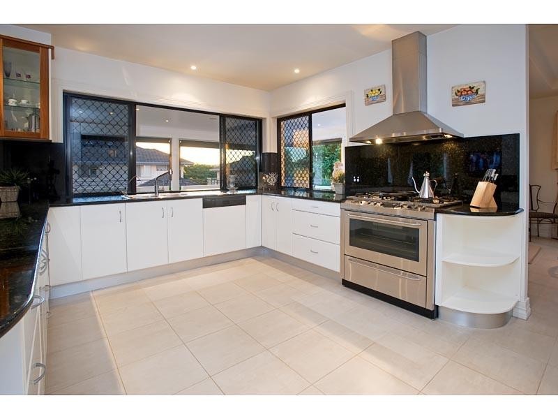 35 Holborn Crescent, Carindale QLD 4152