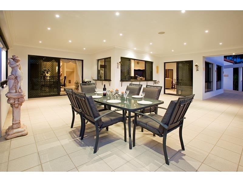 35 Holborn Crescent, Carindale QLD 4152