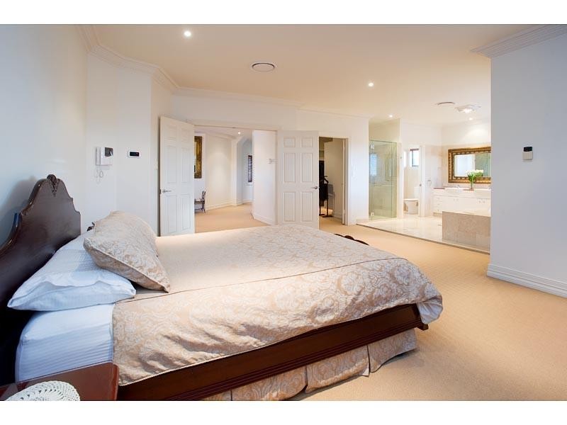 35 Holborn Crescent, Carindale QLD 4152