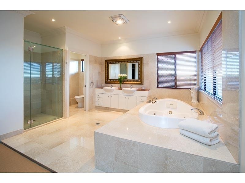 35 Holborn Crescent, Carindale QLD 4152