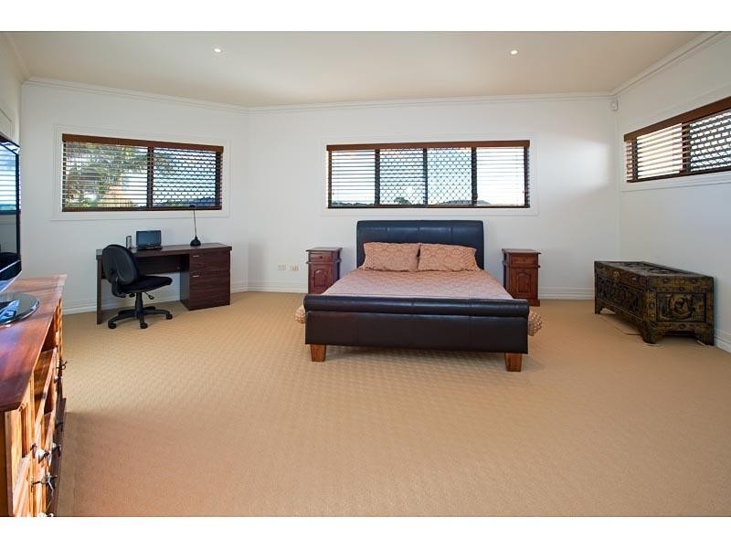 35 Holborn Crescent, Carindale QLD 4152