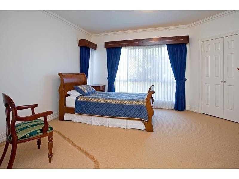 35 Holborn Crescent, Carindale QLD 4152