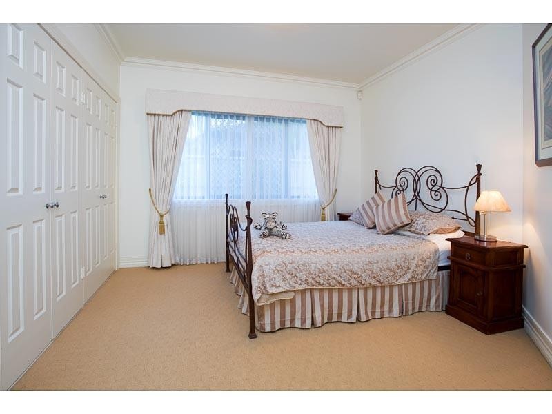 35 Holborn Crescent, Carindale QLD 4152