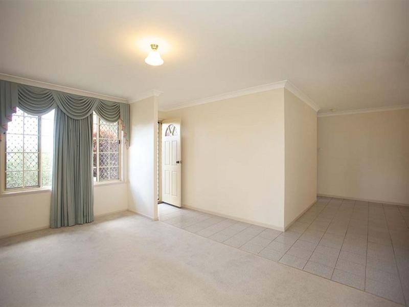 26 Mindona Street, Wishart QLD 4122