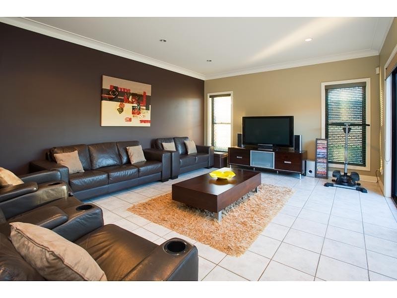 20 Holborn Crescent, Carindale QLD 4152