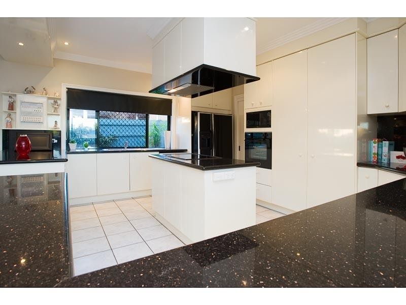 20 Holborn Crescent, Carindale QLD 4152