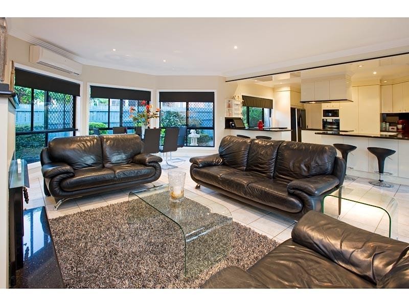 20 Holborn Crescent, Carindale QLD 4152