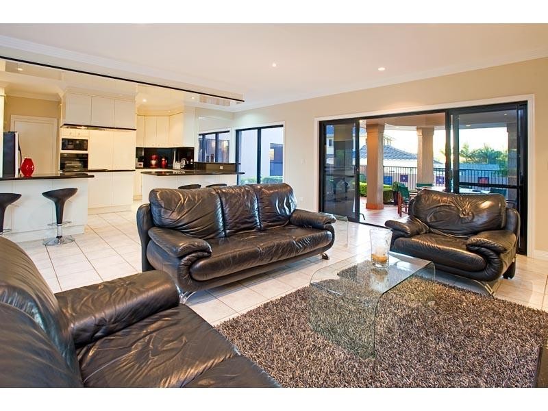 20 Holborn Crescent, Carindale QLD 4152