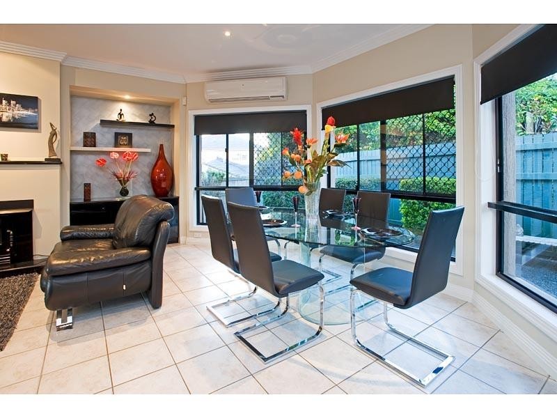 20 Holborn Crescent, Carindale QLD 4152