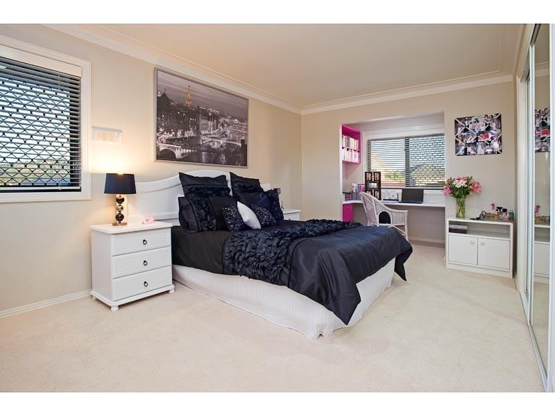 20 Holborn Crescent, Carindale QLD 4152