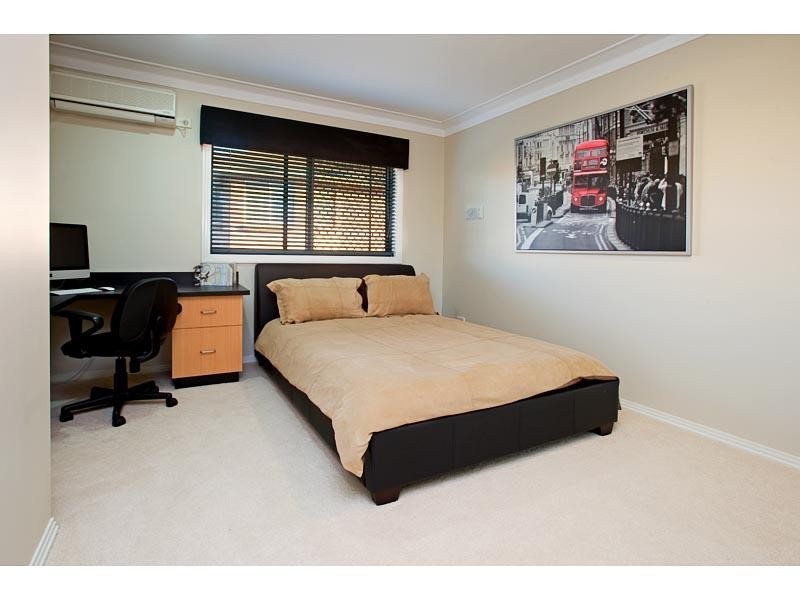 20 Holborn Crescent, Carindale QLD 4152