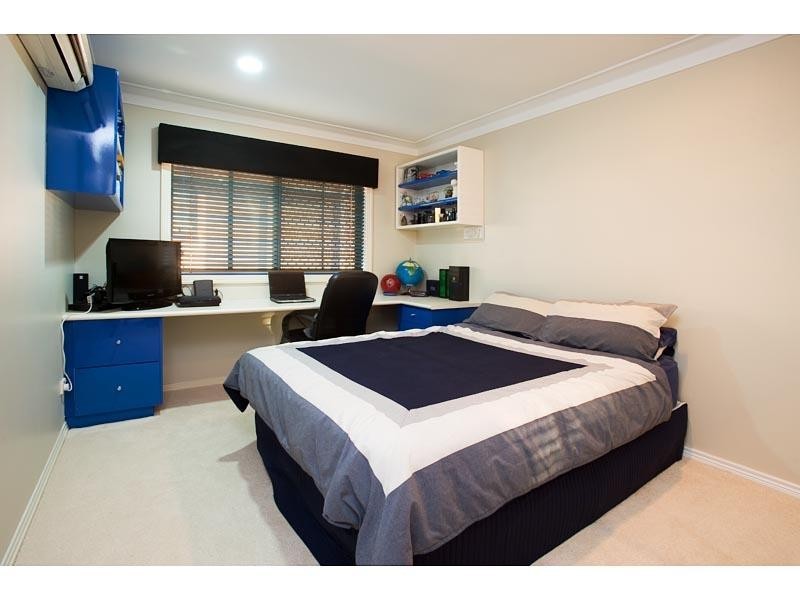 20 Holborn Crescent, Carindale QLD 4152