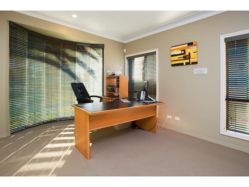 20 Holborn Crescent, Carindale QLD 4152