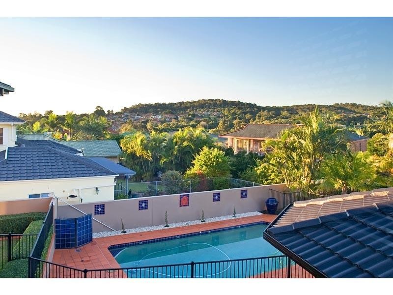 20 Holborn Crescent, Carindale QLD 4152