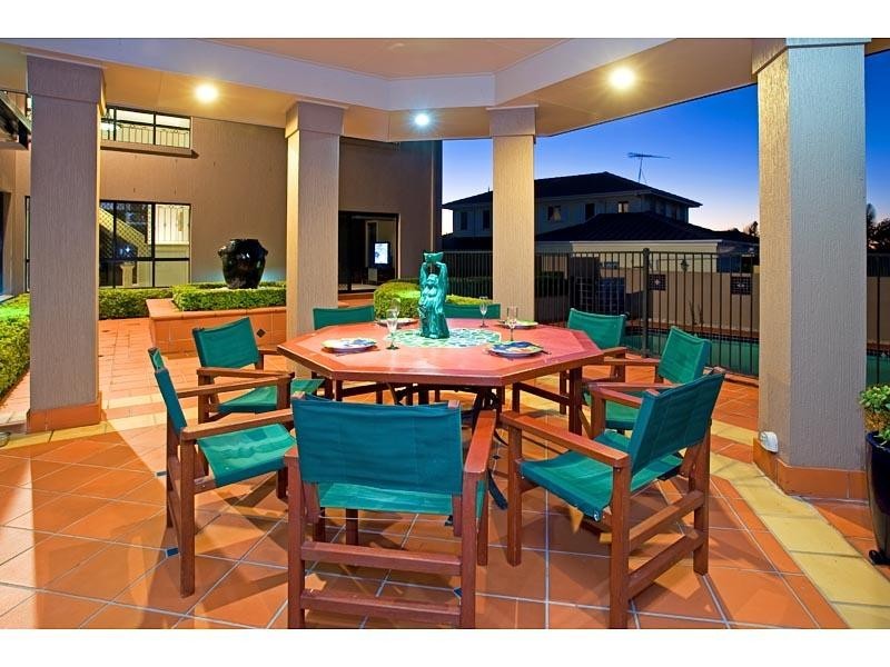 20 Holborn Crescent, Carindale QLD 4152