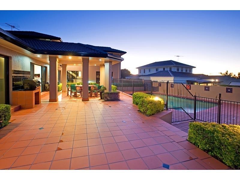 20 Holborn Crescent, Carindale QLD 4152