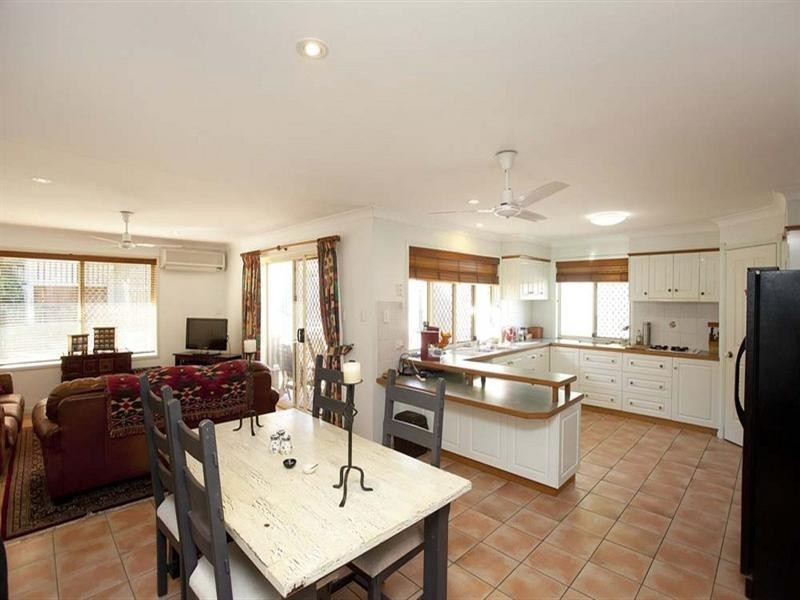 22 Pleasant Place, Wishart QLD 4122