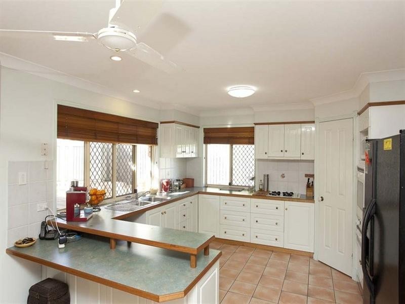 22 Pleasant Place, Wishart QLD 4122