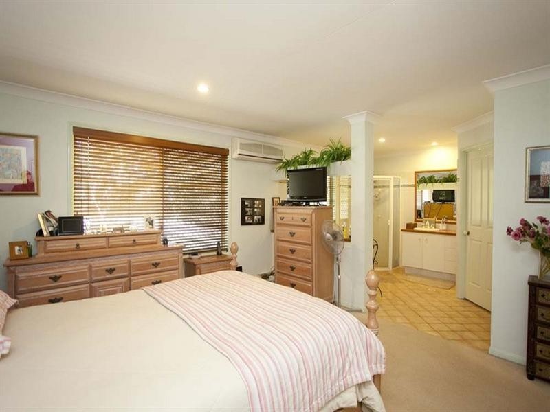 22 Pleasant Place, Wishart QLD 4122