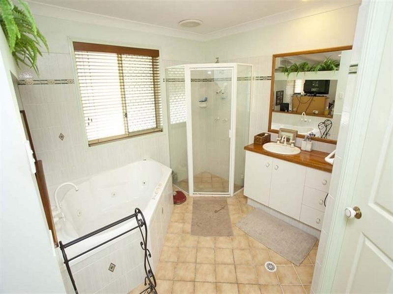 22 Pleasant Place, Wishart QLD 4122