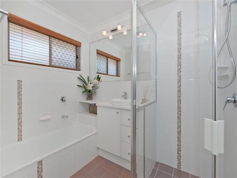 24 Nardie Street, Eight Mile Plains QLD 4113