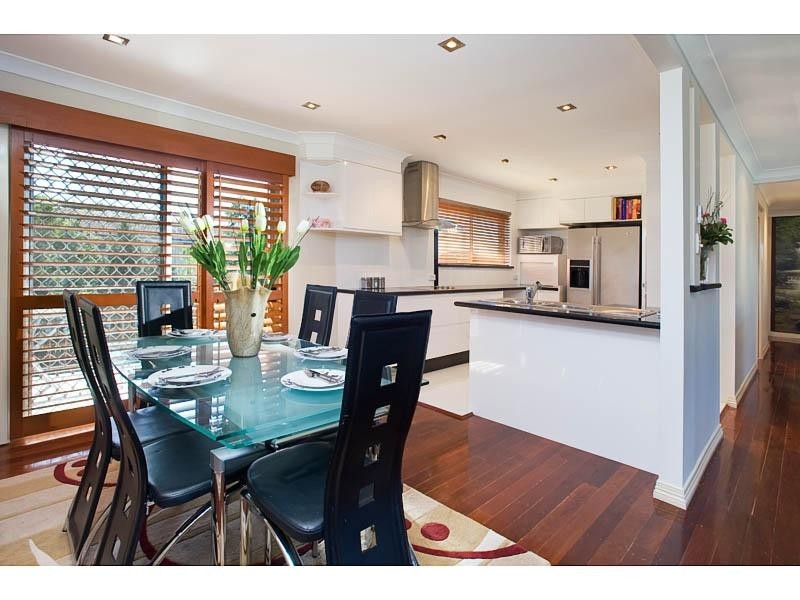 10 Tapscott Street, Wishart QLD 4122