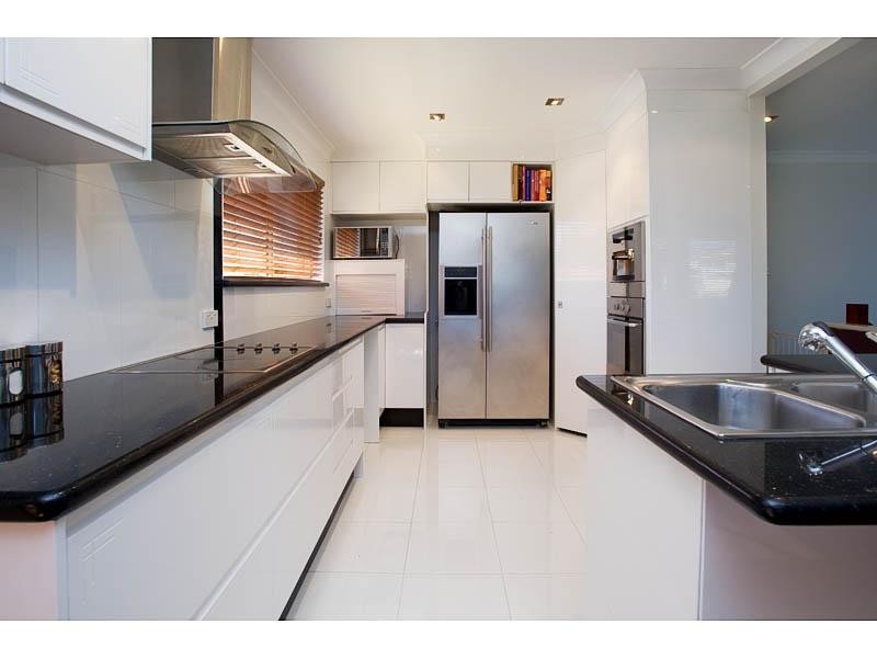 10 Tapscott Street, Wishart QLD 4122