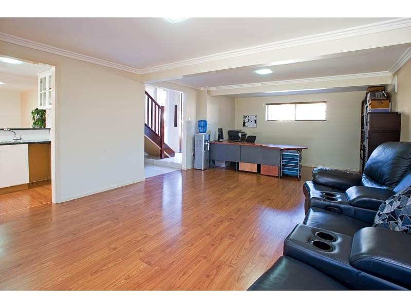 10 Tapscott Street, Wishart QLD 4122