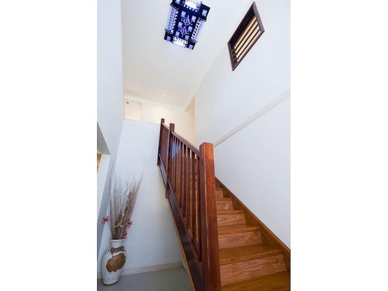 10 Tapscott Street, Wishart QLD 4122