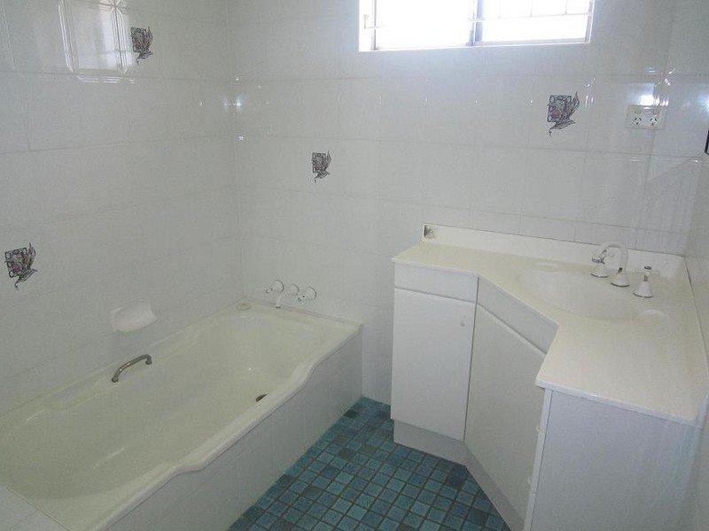 4 Ilya Street, Macgregor QLD 4109