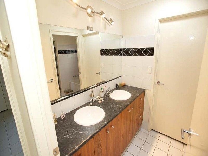 2 Mallett Close, Wishart QLD 4122