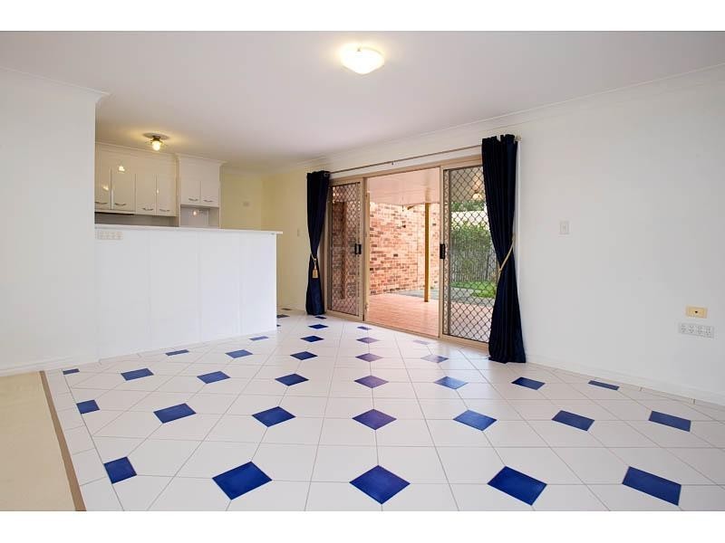 1/70 Delfin Drive, Macgregor QLD 4109