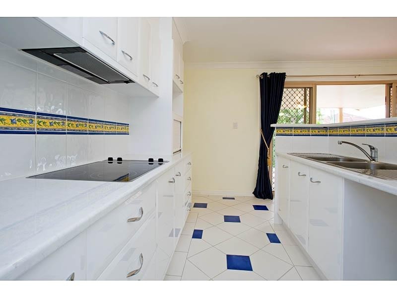 1/70 Delfin Drive, Macgregor QLD 4109