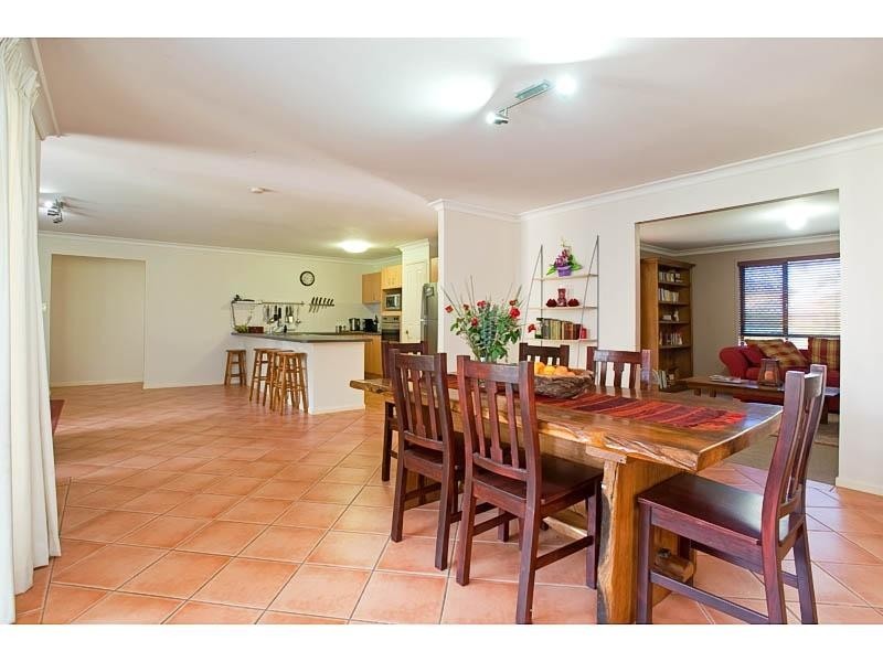 6 Alpena Close, Carindale QLD 4152