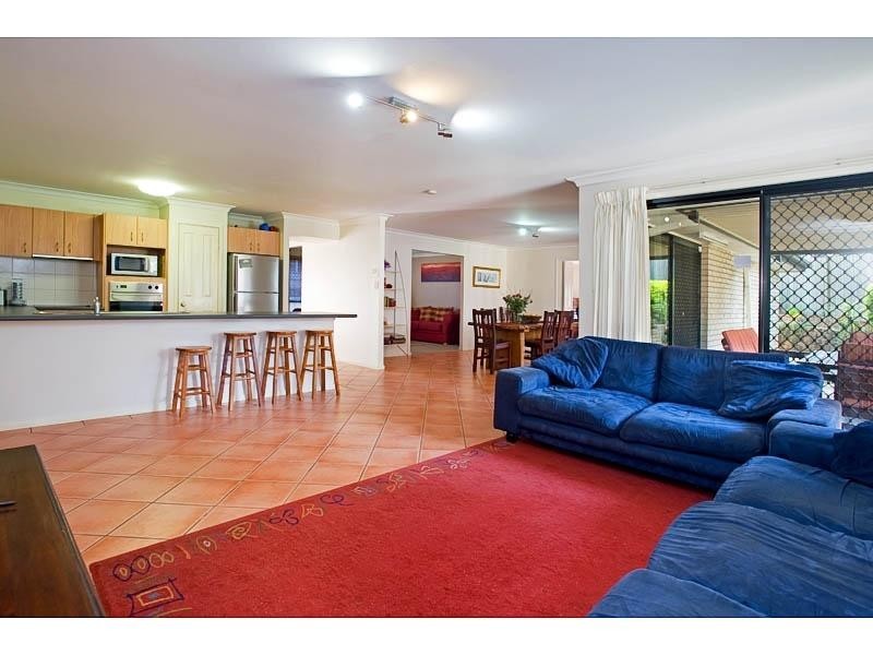 6 Alpena Close, Carindale QLD 4152