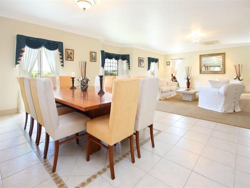 3 Highbury Close, Carindale QLD 4152