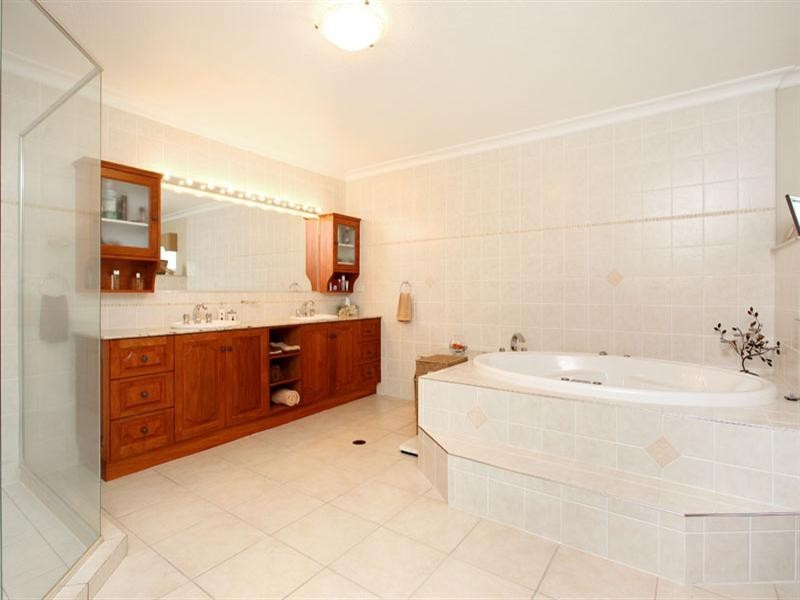 3 Highbury Close, Carindale QLD 4152